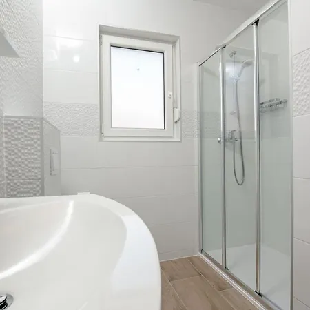 Luxury Metramaris2 مالينسكا